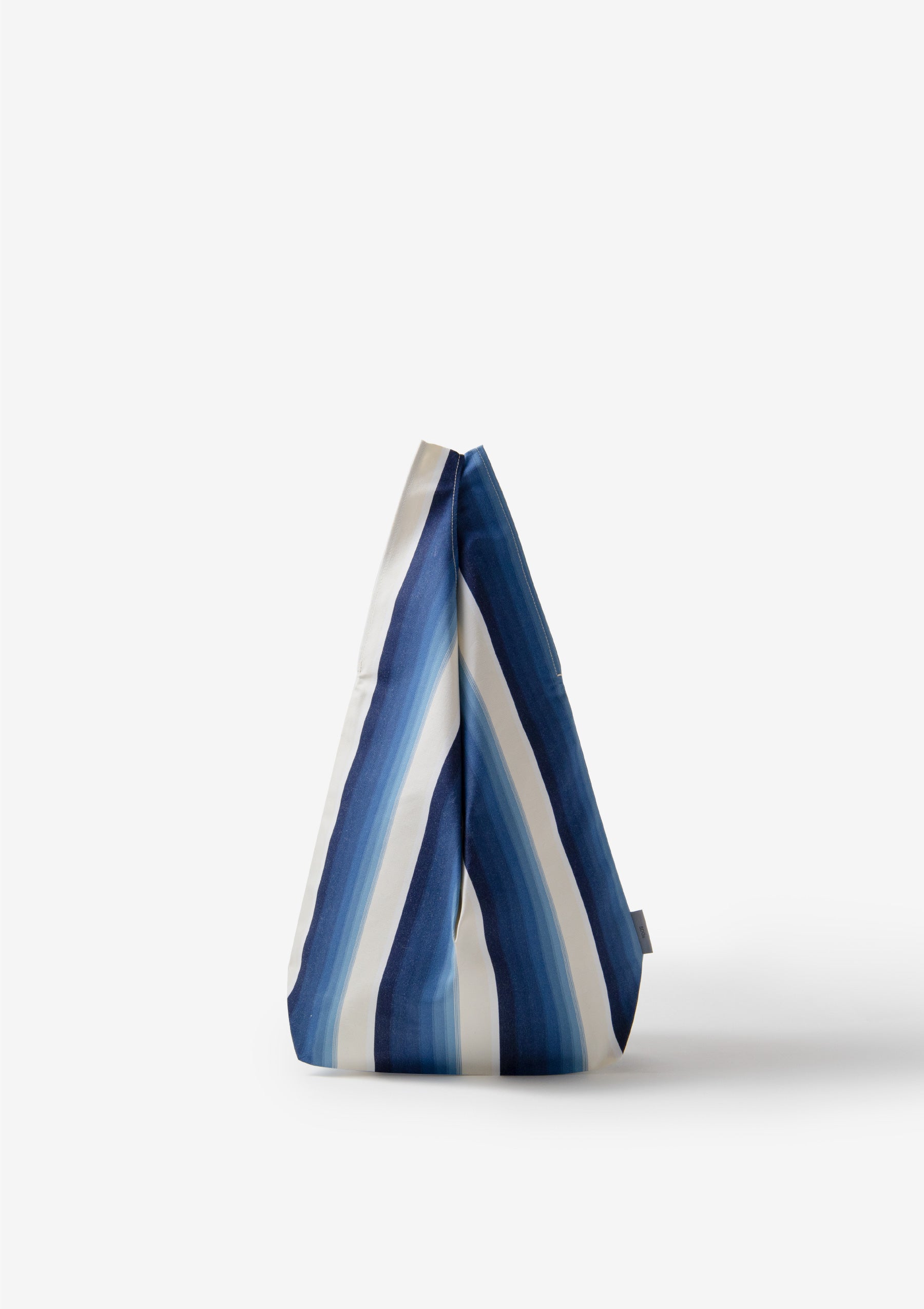 WAKO オリジナル　スクエアバック　ブルー SDGs ］シンプルバッグS 綿×UpDRIFT™（#140 OCEAN BLUE） ｜小倉