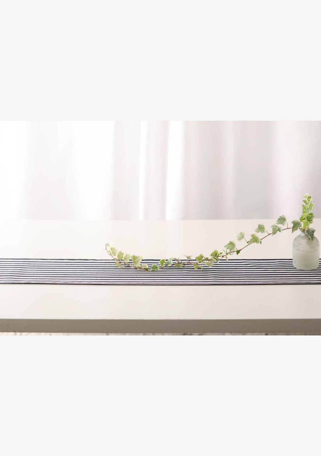 テーブルランナー リバーシブル（#131 無彩キュービック／#142 無彩Ⅱ